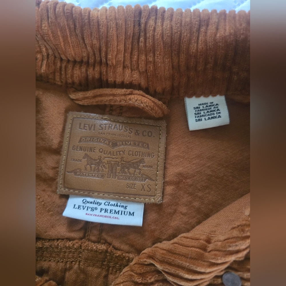 Levi Future Vintage Trucker Corduroy Cropped Jacket in Copper Brown - Picture 5 of 7
